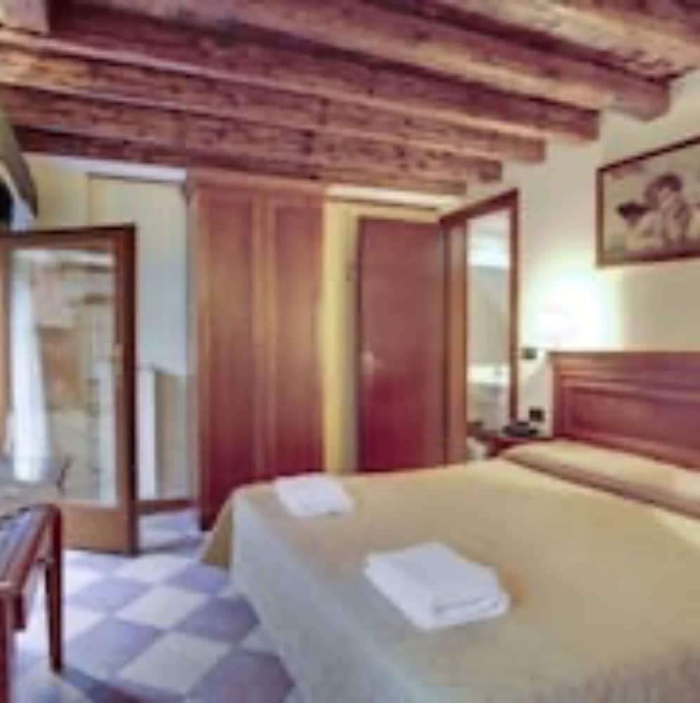 Herberg Alloggi Marinella 3*