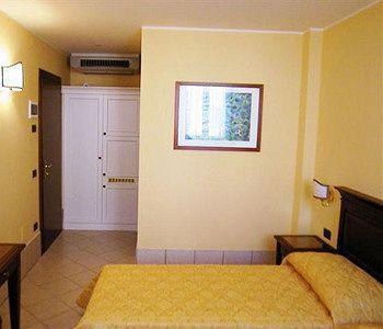 Herberg Alloggi Marinella 3*
