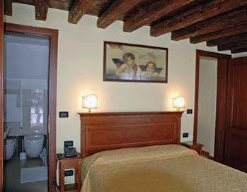 Alloggi Marinella Herberg 3*